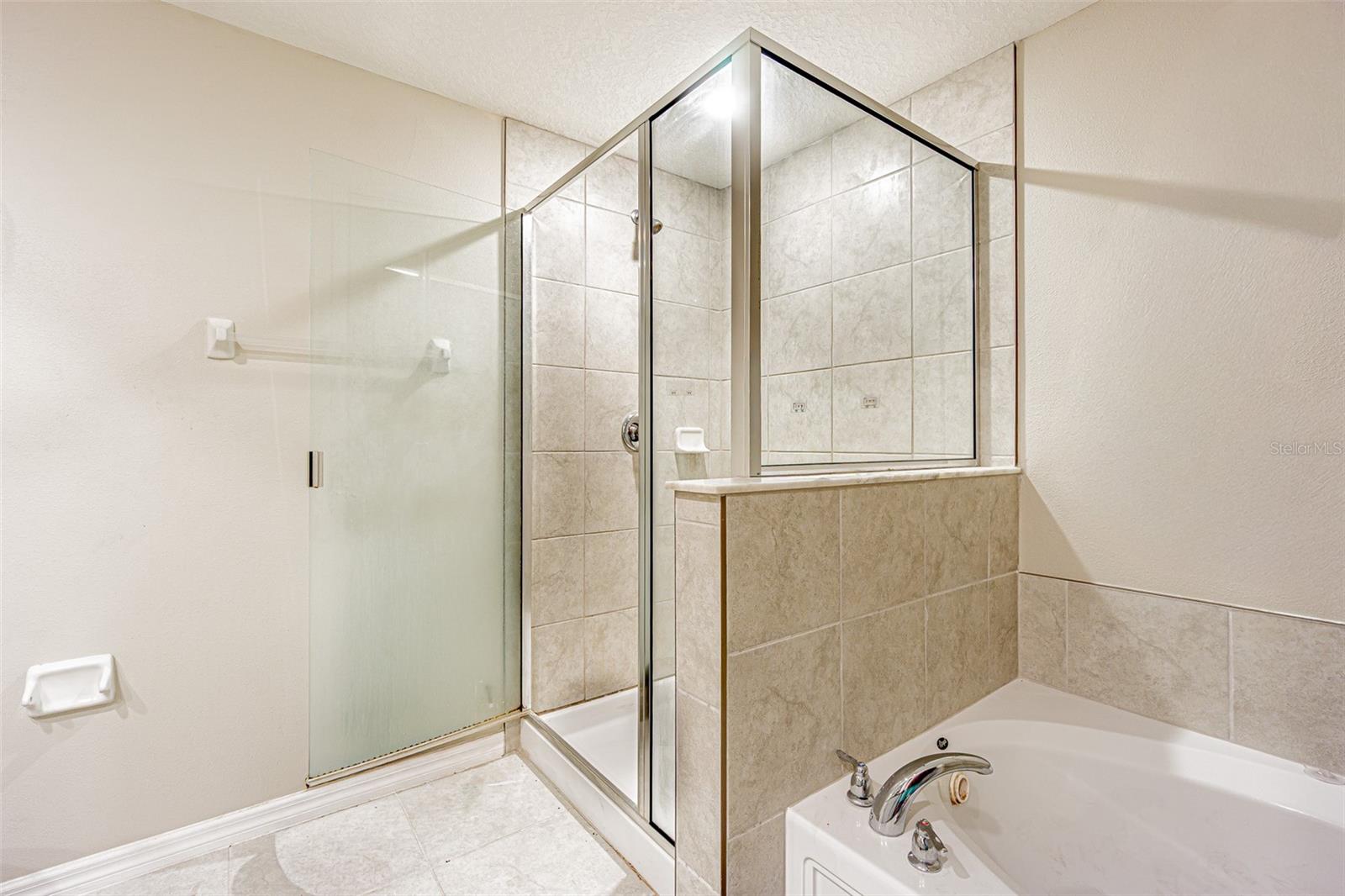 817 Royal Empress Dr Property Photo 28