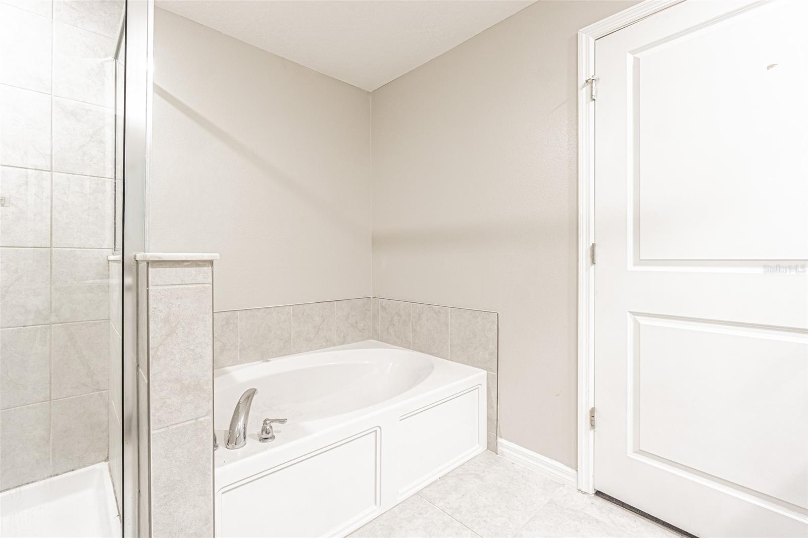 817 Royal Empress Dr Property Photo 29