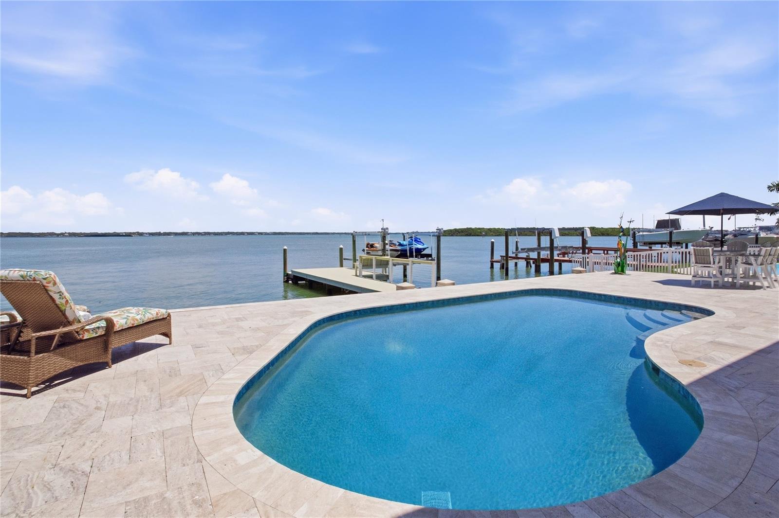547 Johns Pass Ave Property Photo 1
