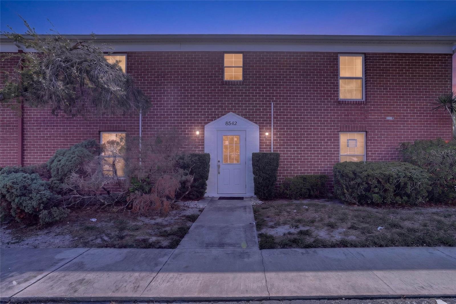 8542 10th St N #b Property Photo 1
