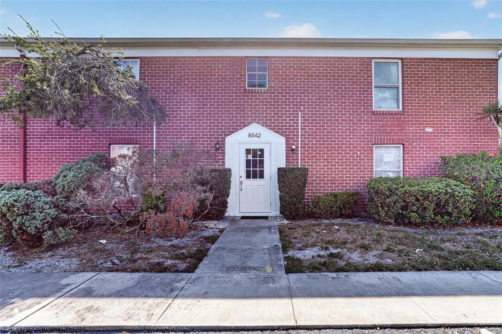 8542 10th St N #b Property Photo 2