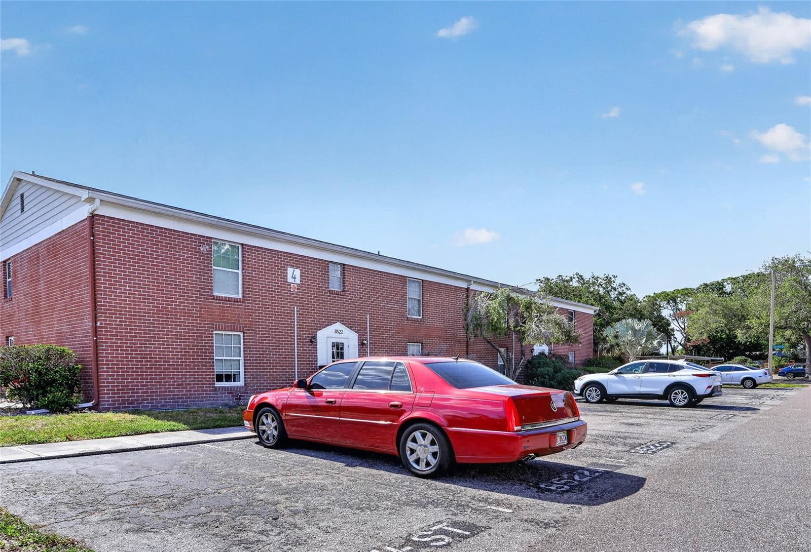 8542 10th St N #b Property Photo 3