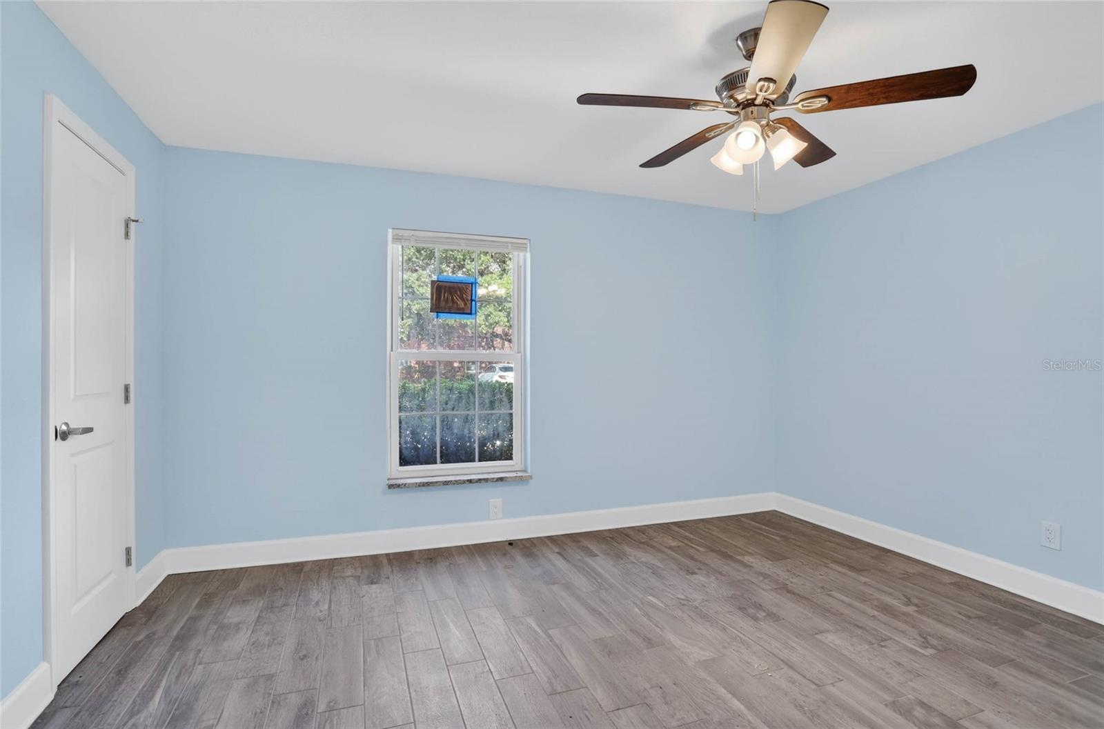 8542 10th St N #b Property Photo 12