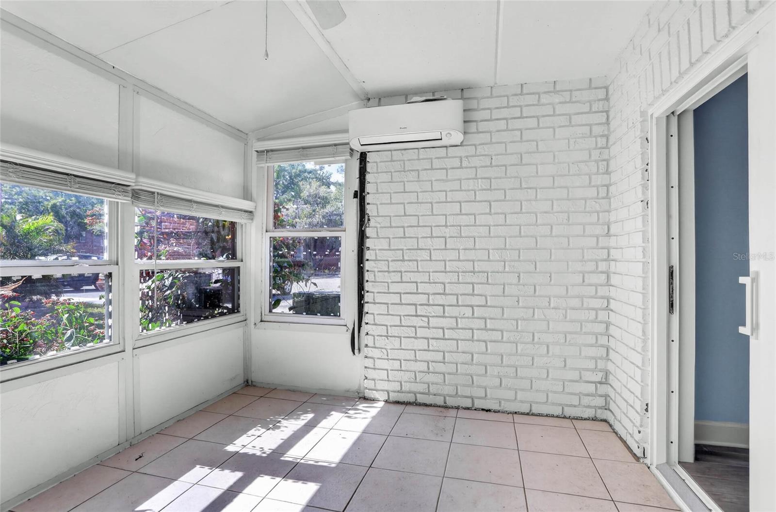 8542 10th St N #b Property Photo 20