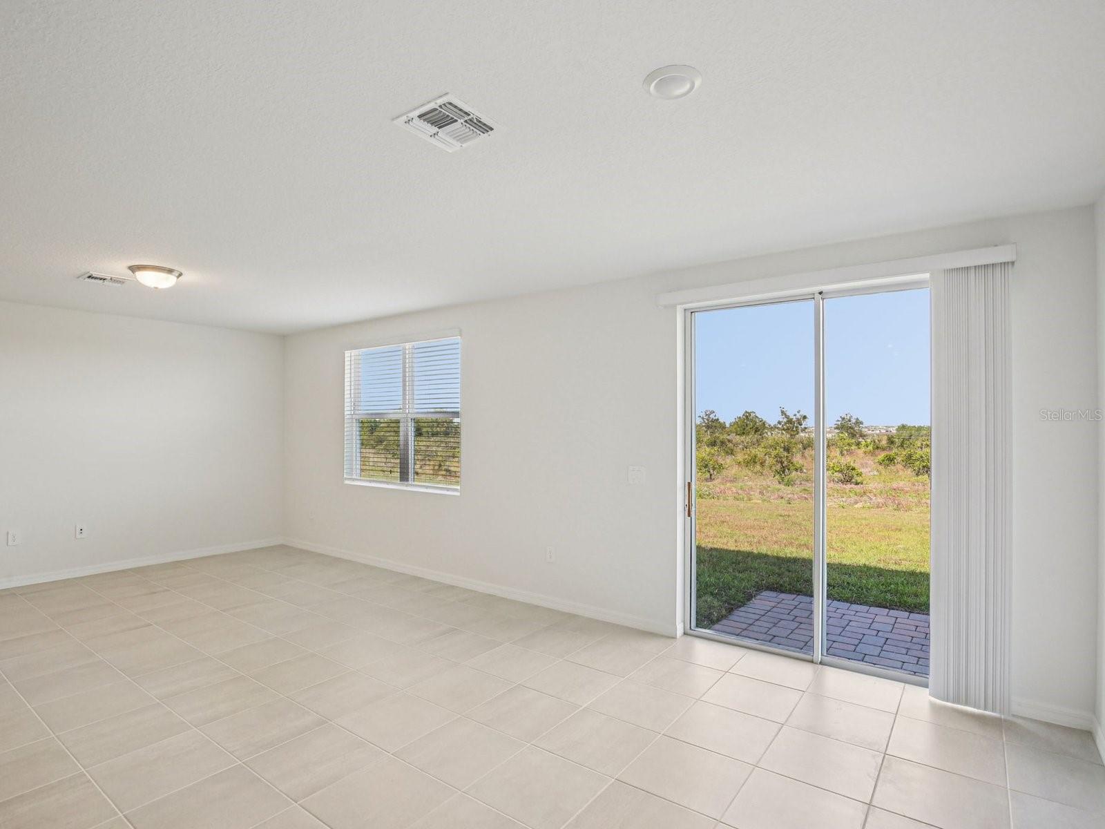 823 Sunshower Dr Property Photo 6