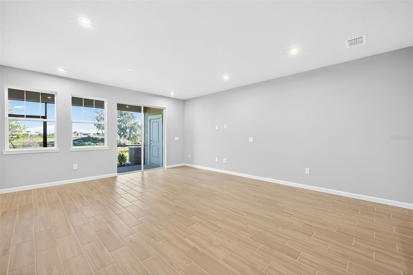 9148 Aurelia Ave Property Photo 6