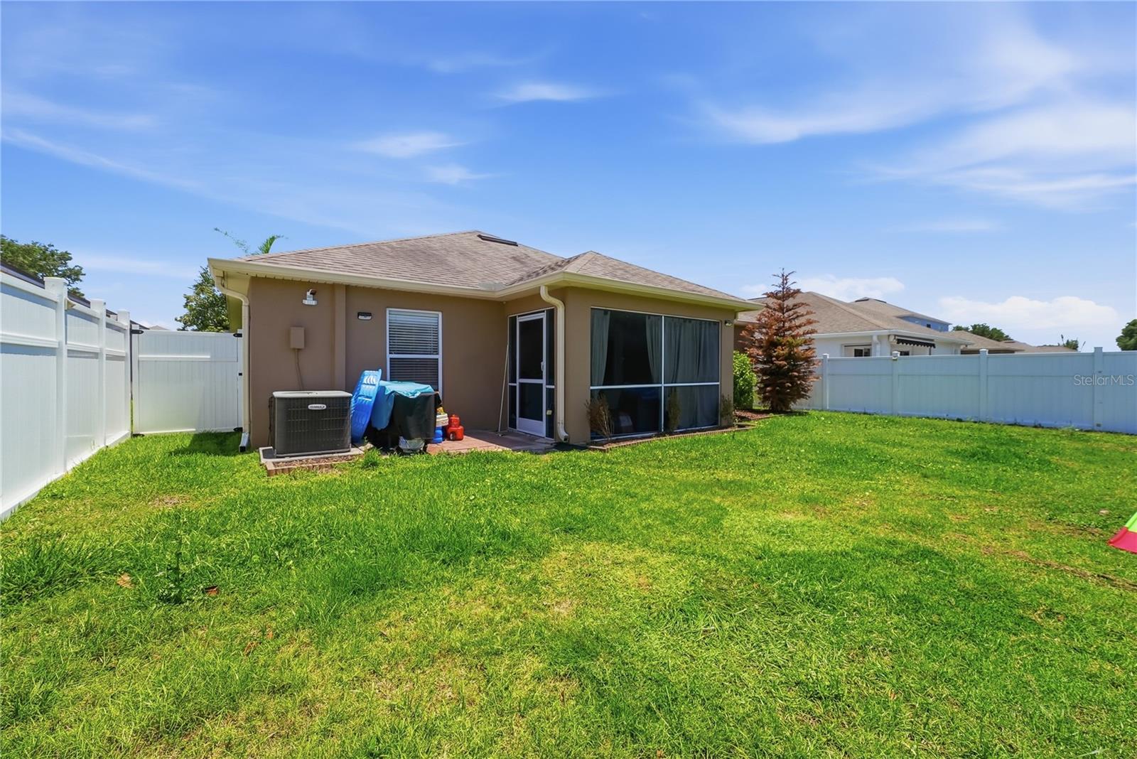 698 Winthrop Dr Property Photo 29