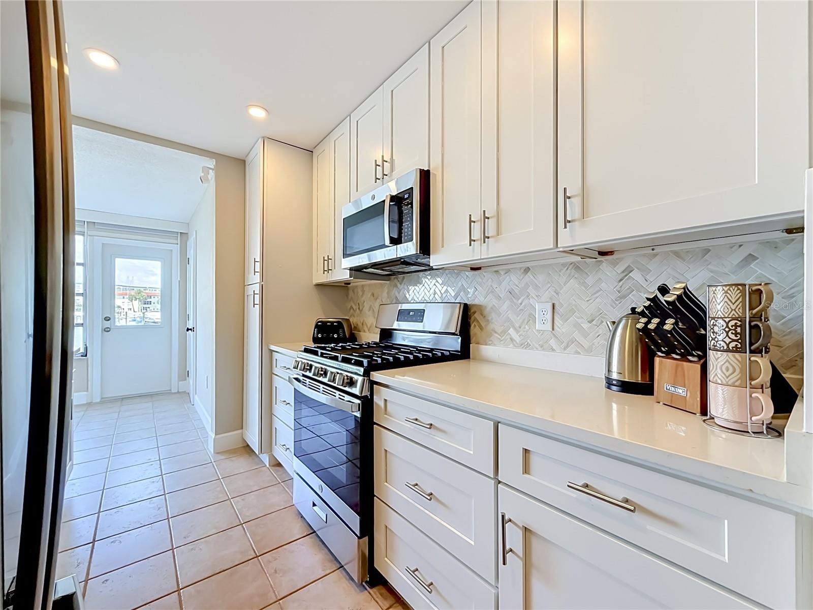 5925 Shore Blvd S #107 Property Photo 12