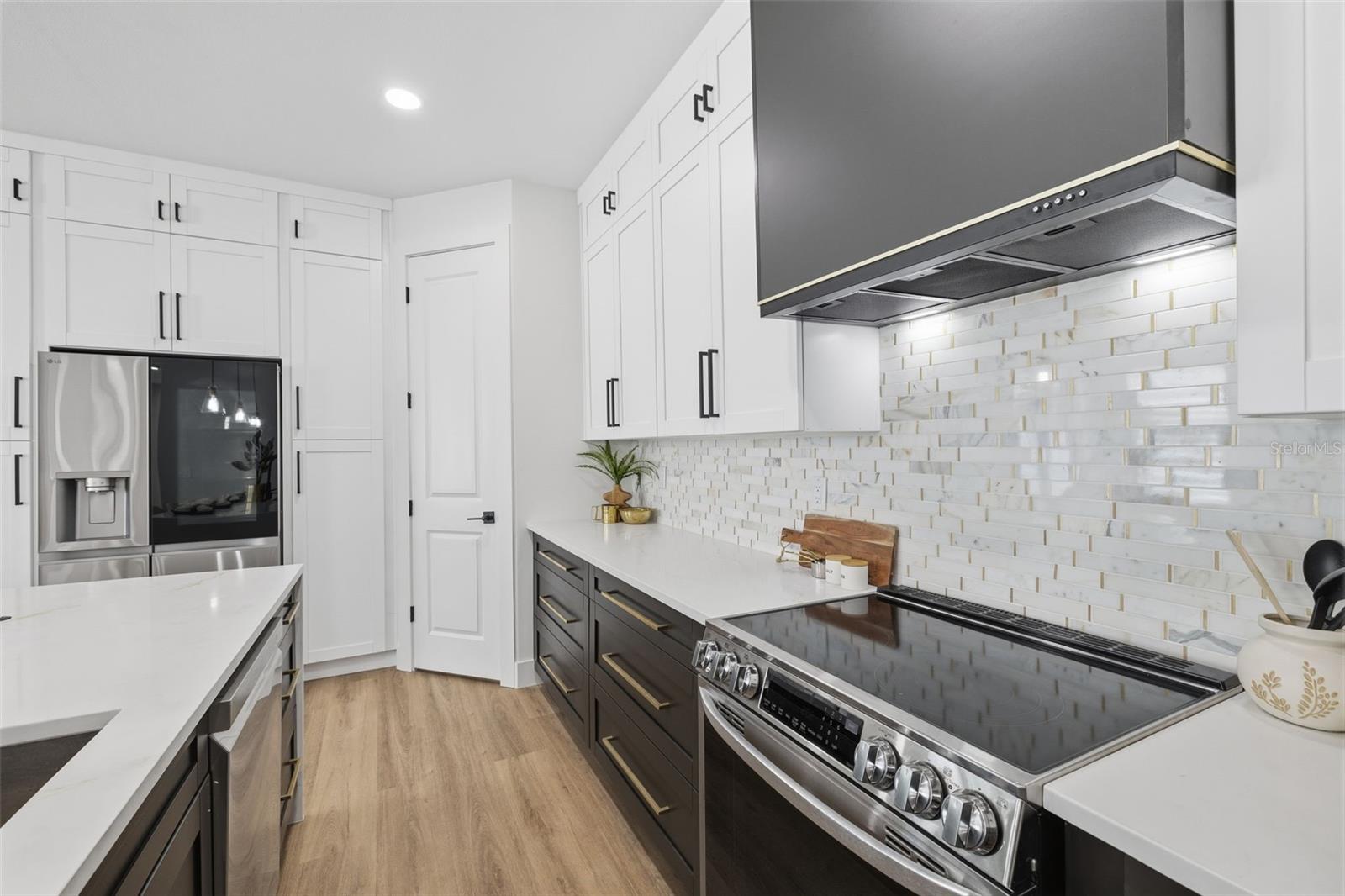 2328 W La Salle St Property Photo 12