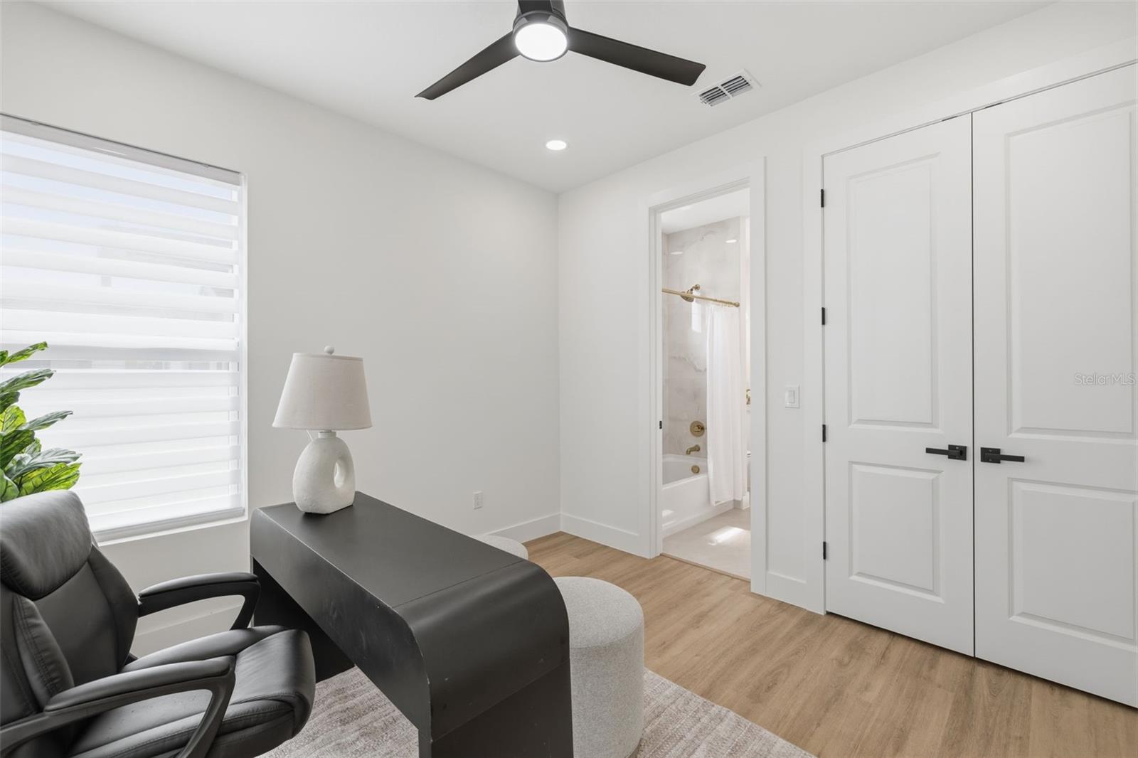 2328 W La Salle St Property Photo 16
