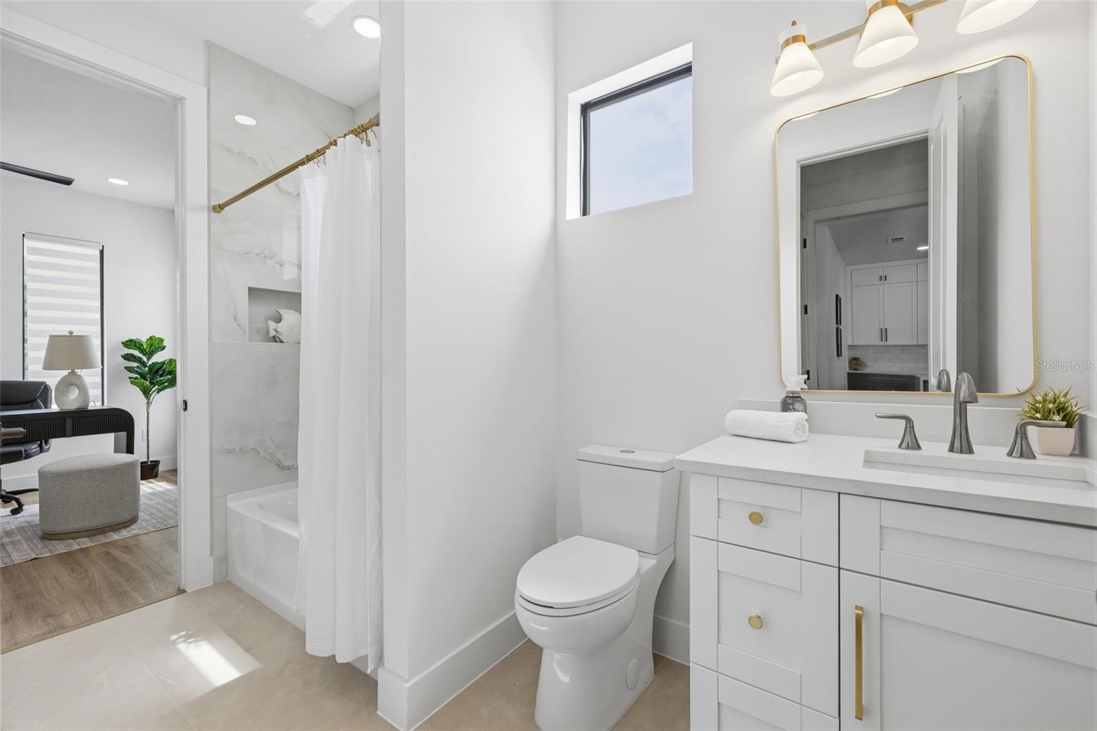 2328 W La Salle St Property Photo 18