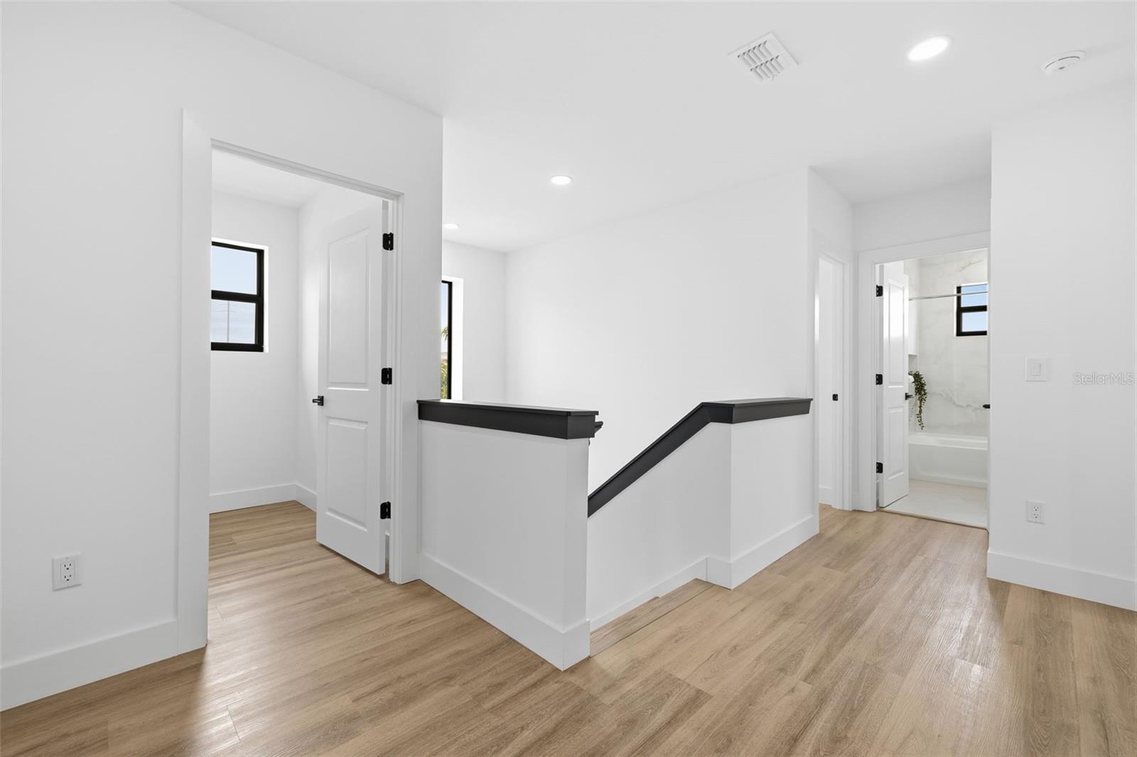 2328 W La Salle St Property Photo 19