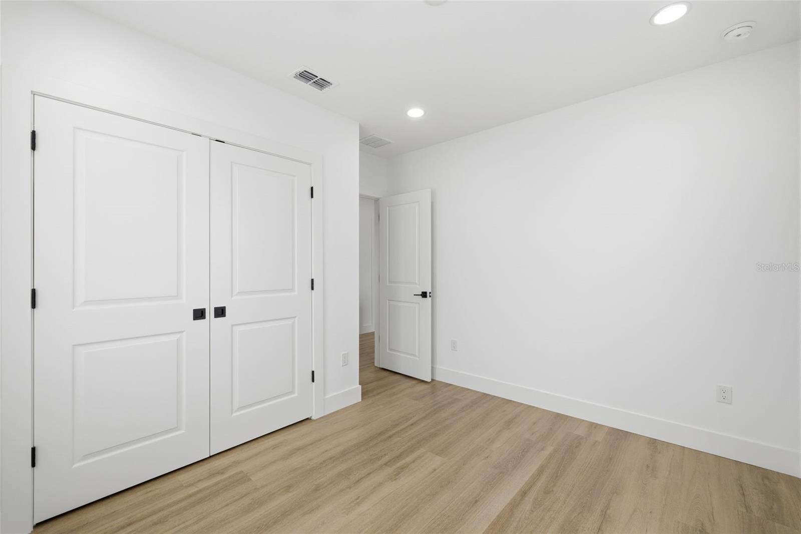 2328 W La Salle St Property Photo 27