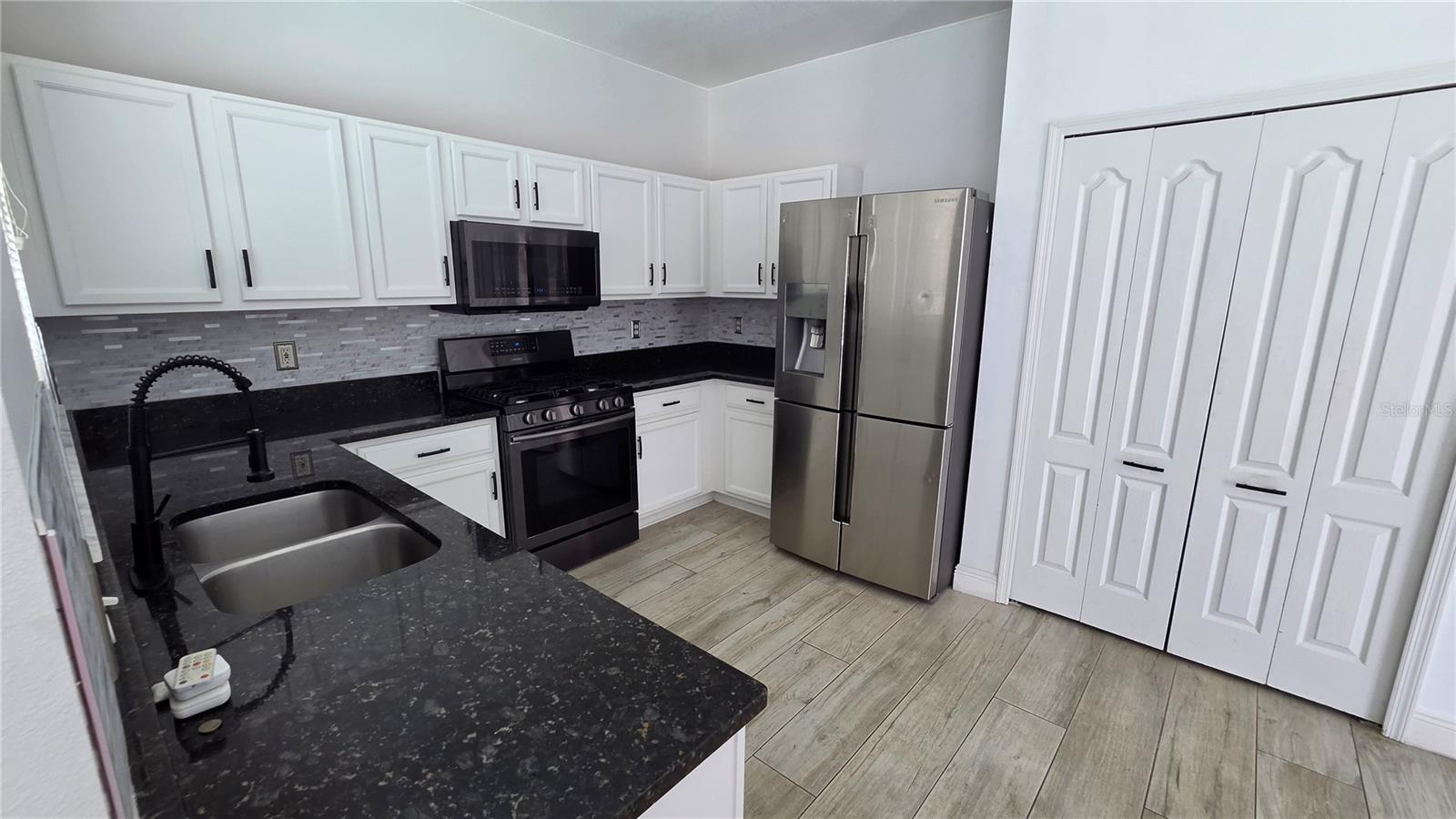 10422 Glen Willow Ln Property Photo 10