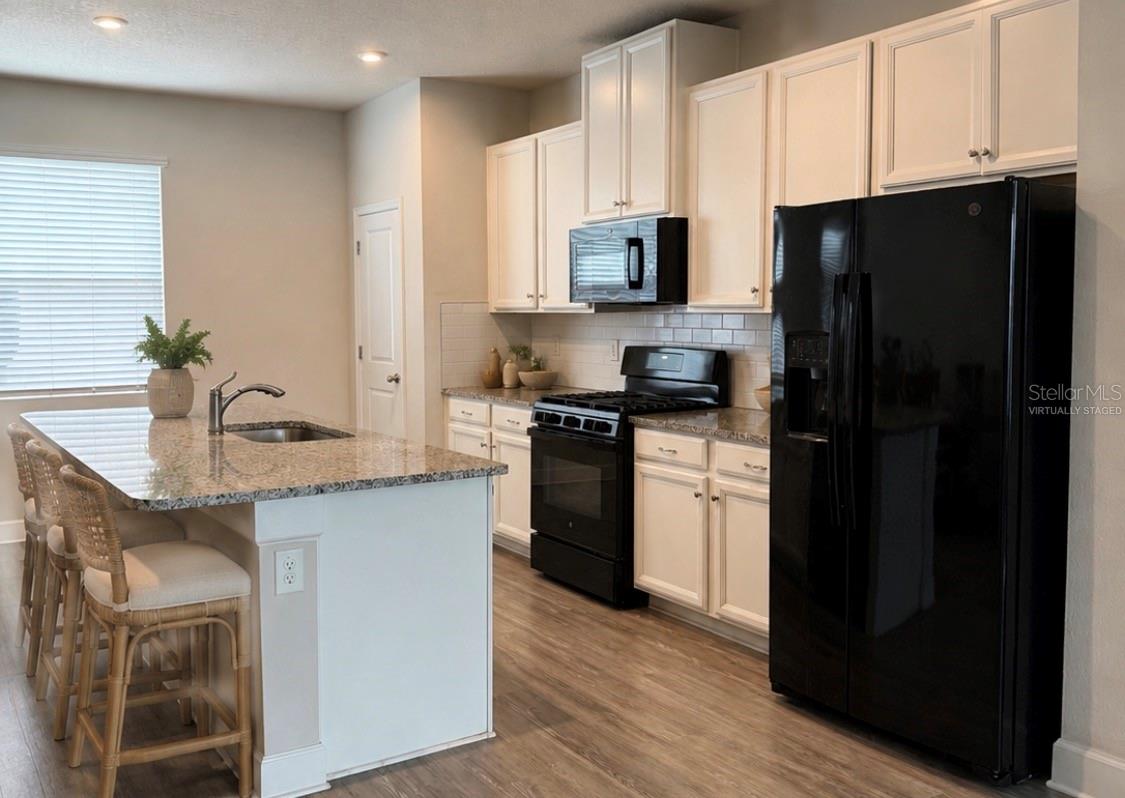 15084 Caravan Ave Property Photo 6