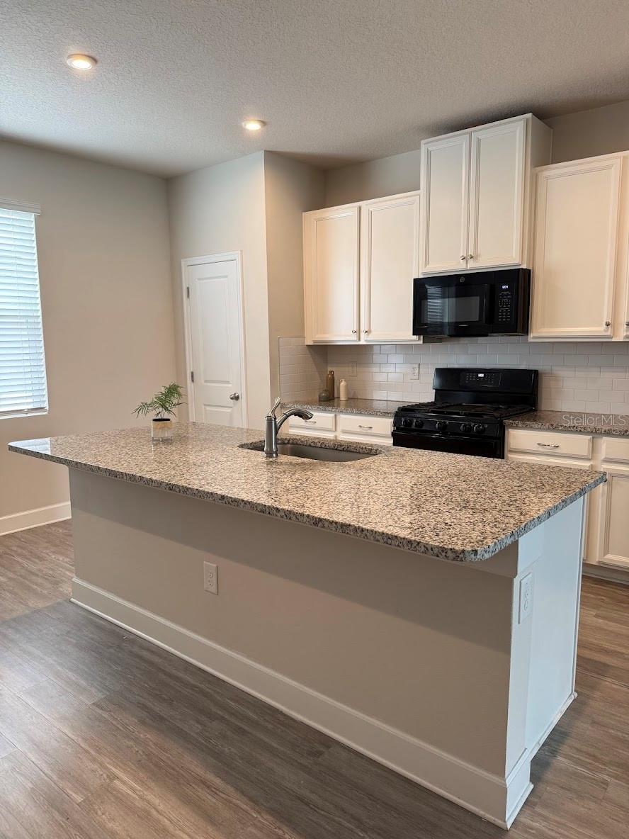 15084 Caravan Ave Property Photo 7
