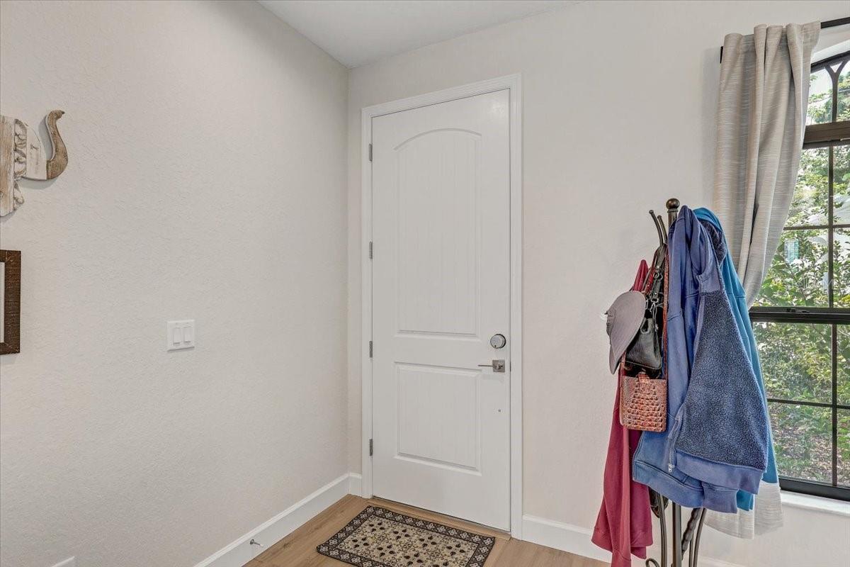 7314 Madrid Rd Property Photo 4