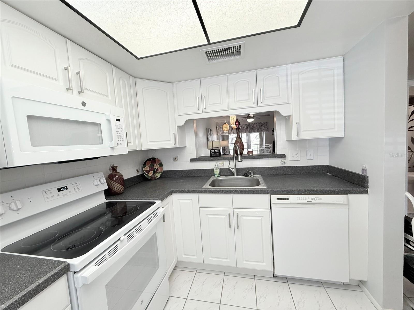 2465 Northside Dr #604 Property Photo 4