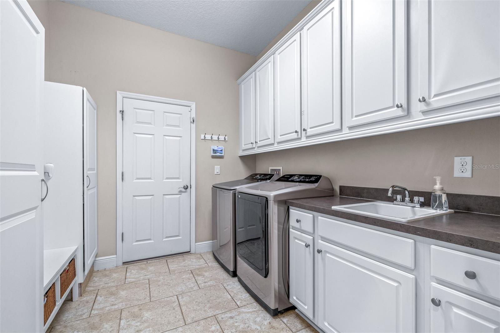 3227 Watermark Dr Property Photo 35