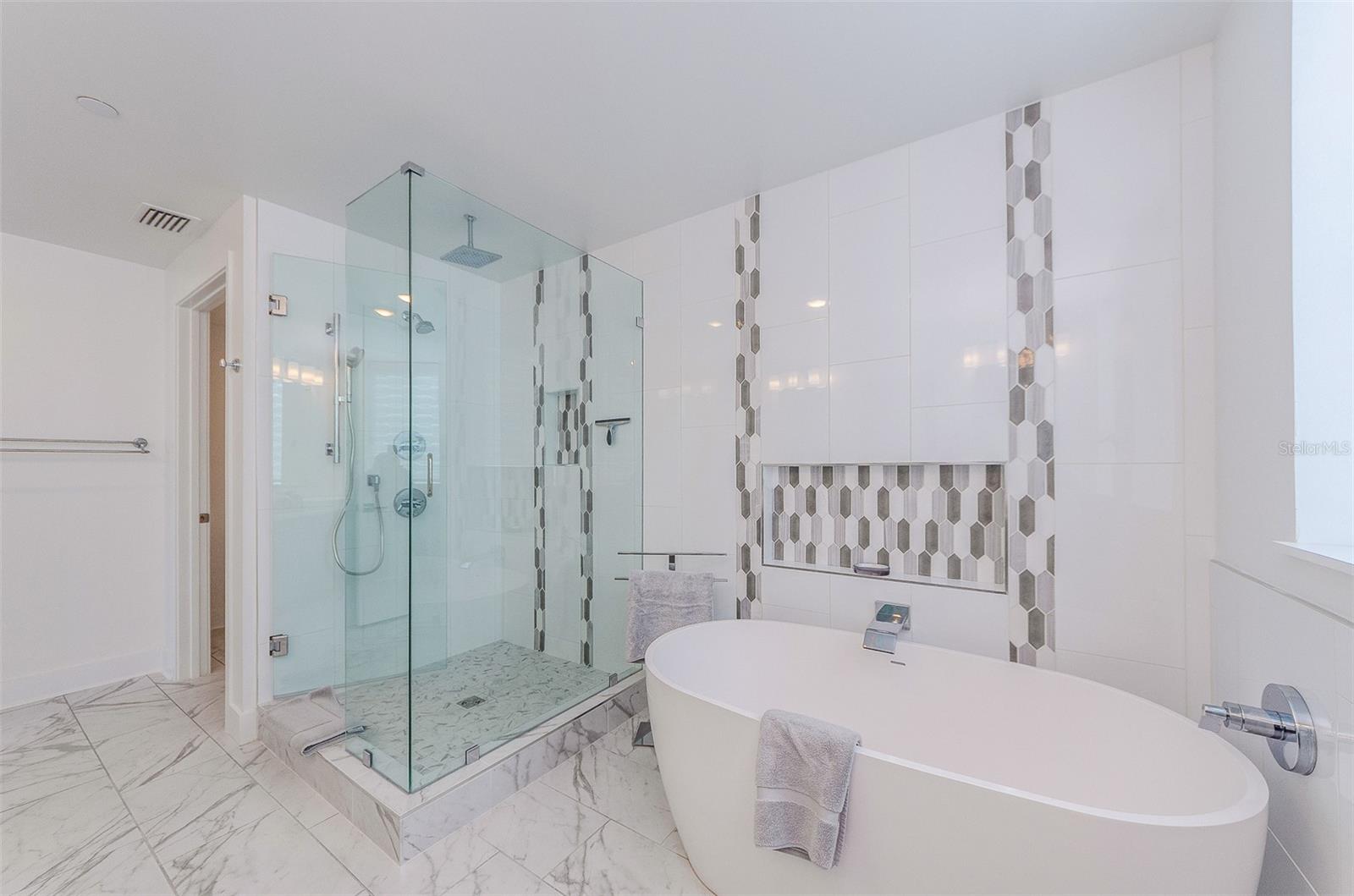 15 Avalon St #401 Property Photo 19