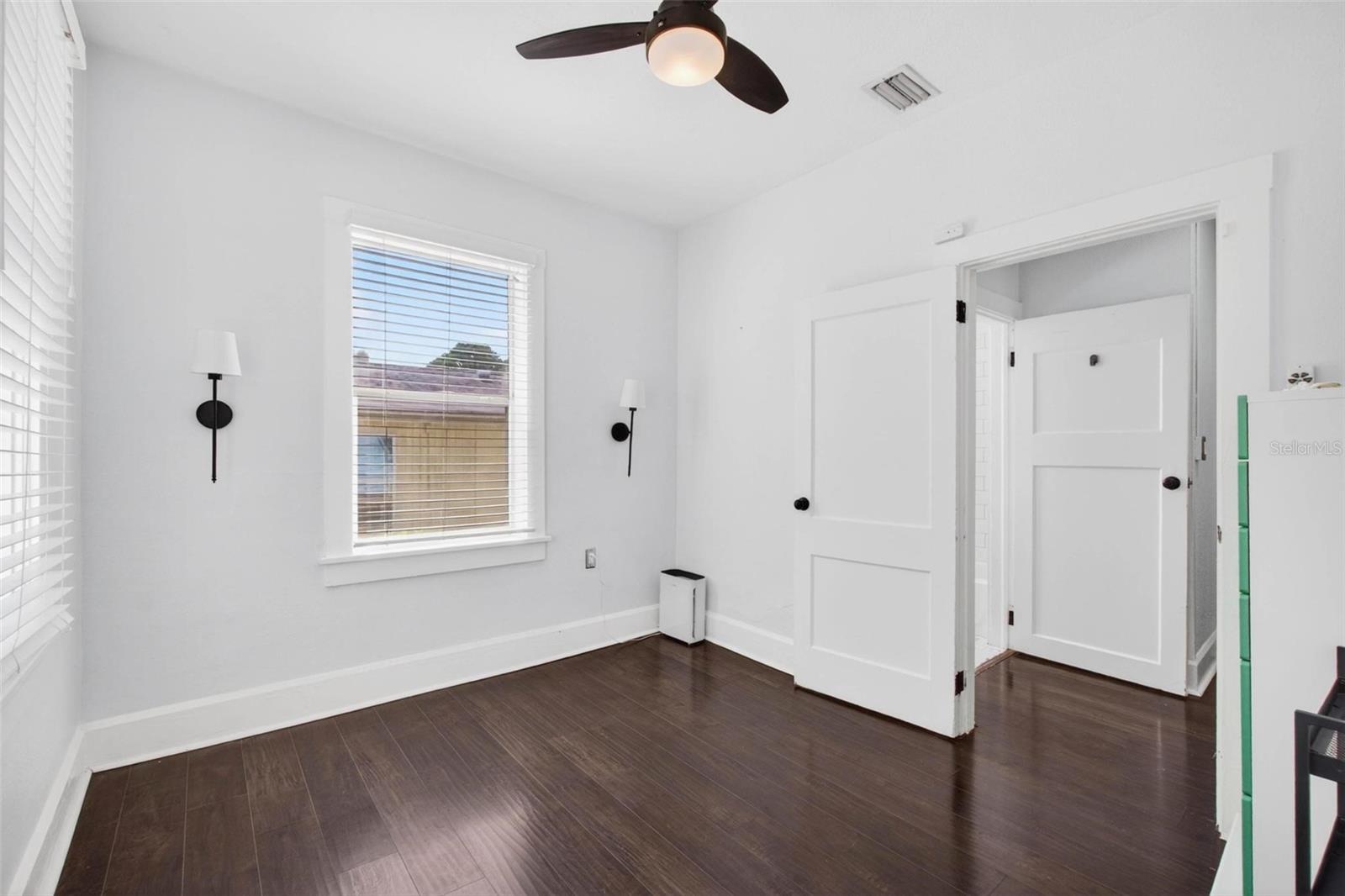 4556 Yarmouth Ave S Property Photo 17