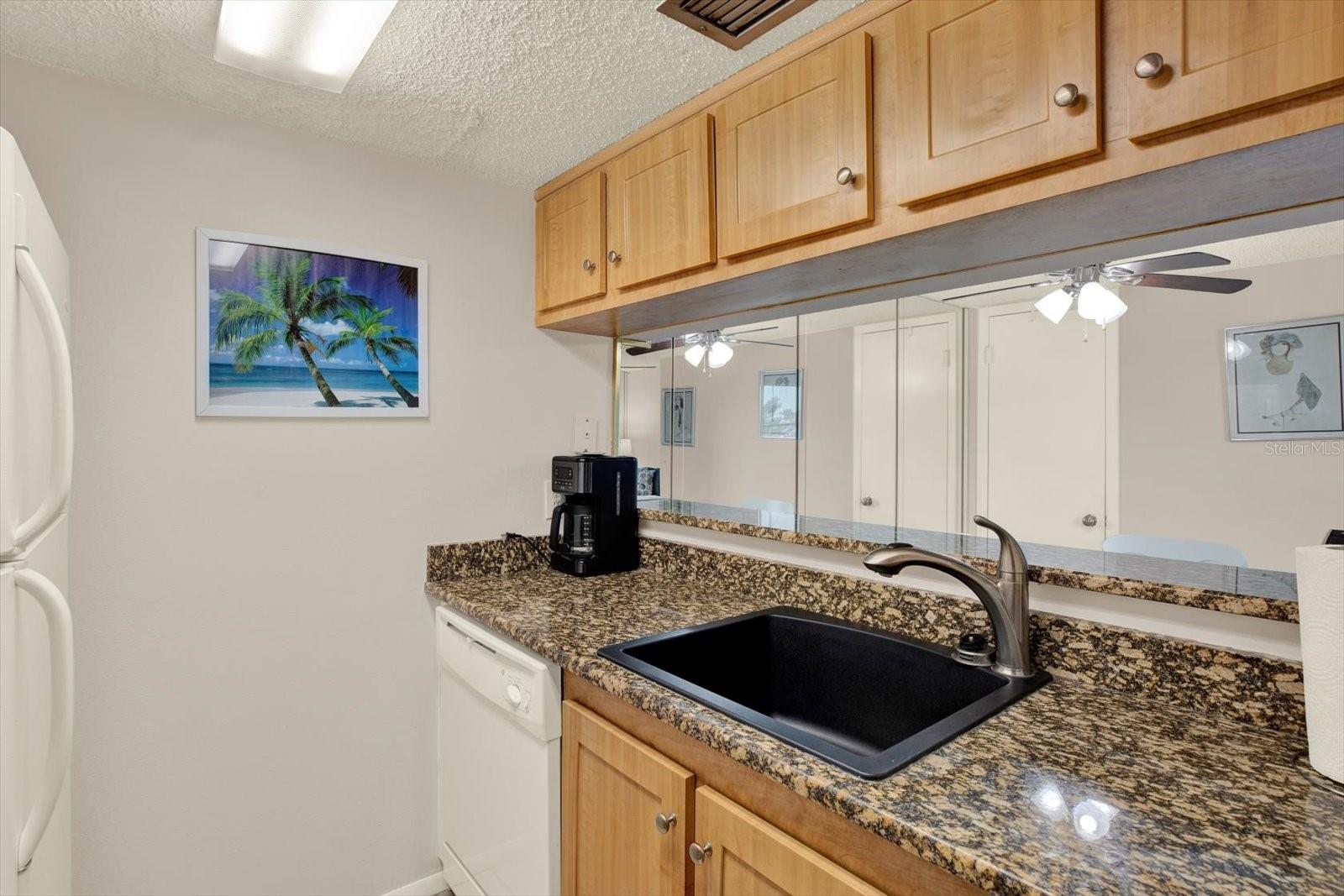 169 Medallion Blvd #e Property Photo 6