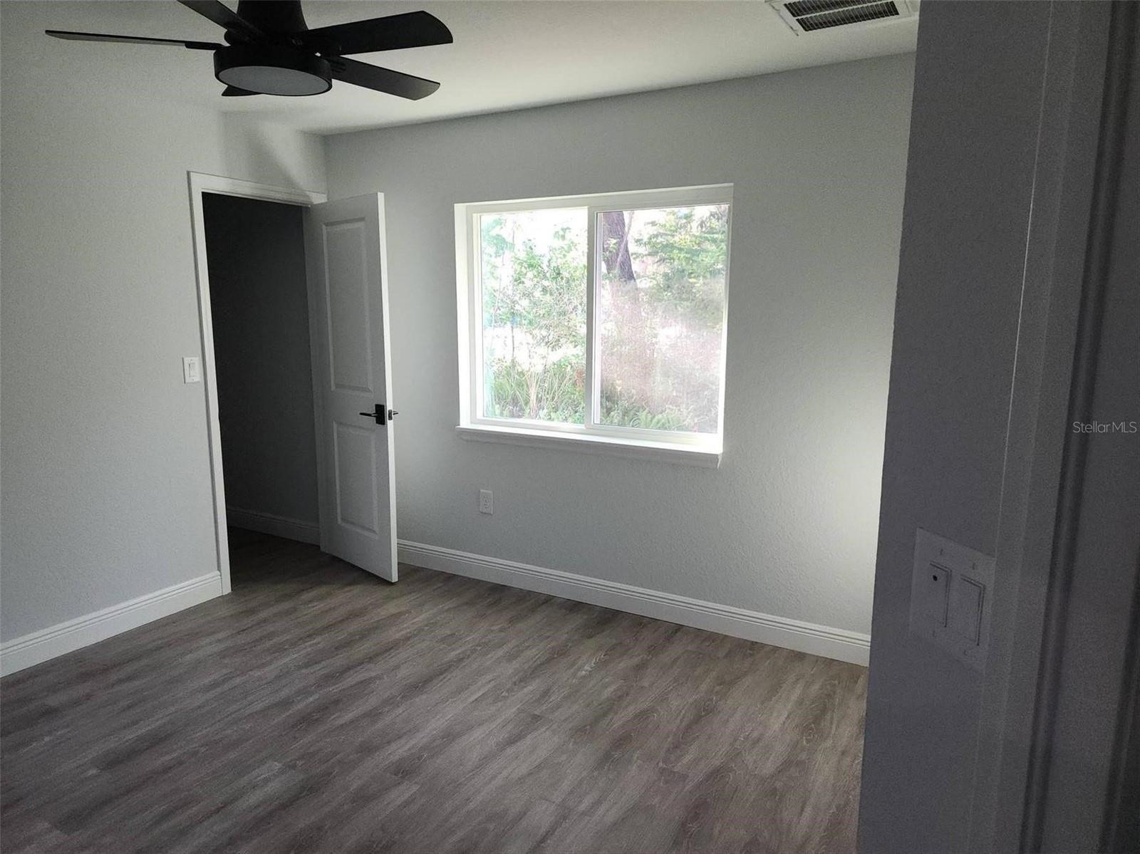1111 Dagmar Ave Property Photo 4