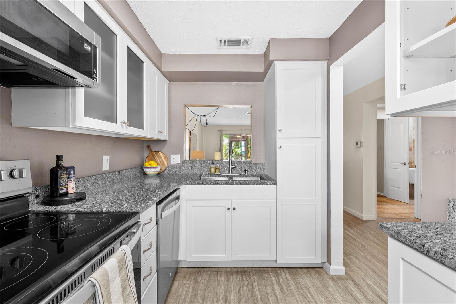 3657 Trophy Blvd Property Photo 7