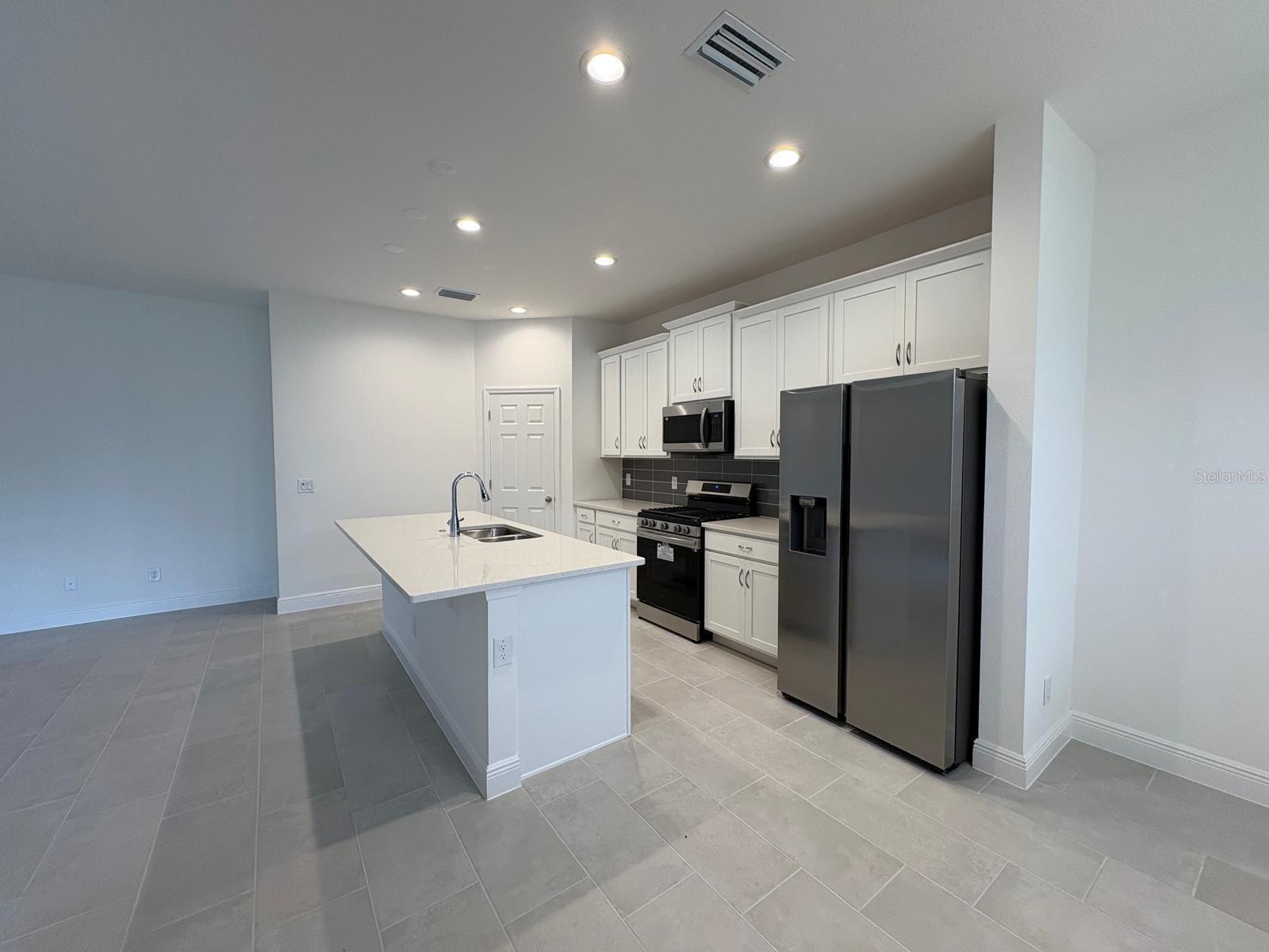 366 Siwtchgrass Loop Property Photo 8