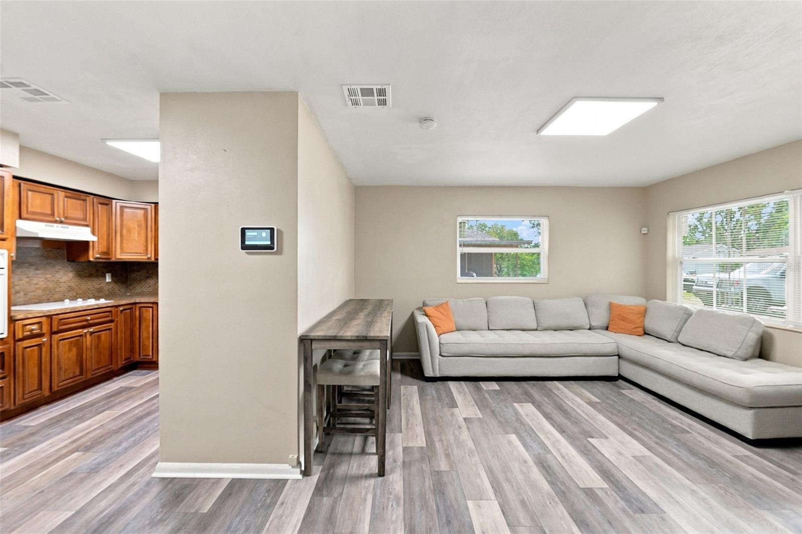 7815 Pine Hill Dr Property Photo 4