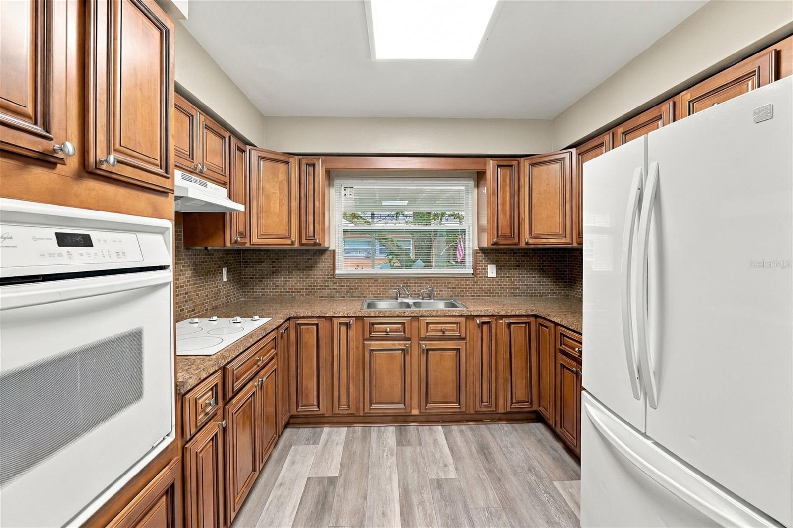 7815 Pine Hill Dr Property Photo 6