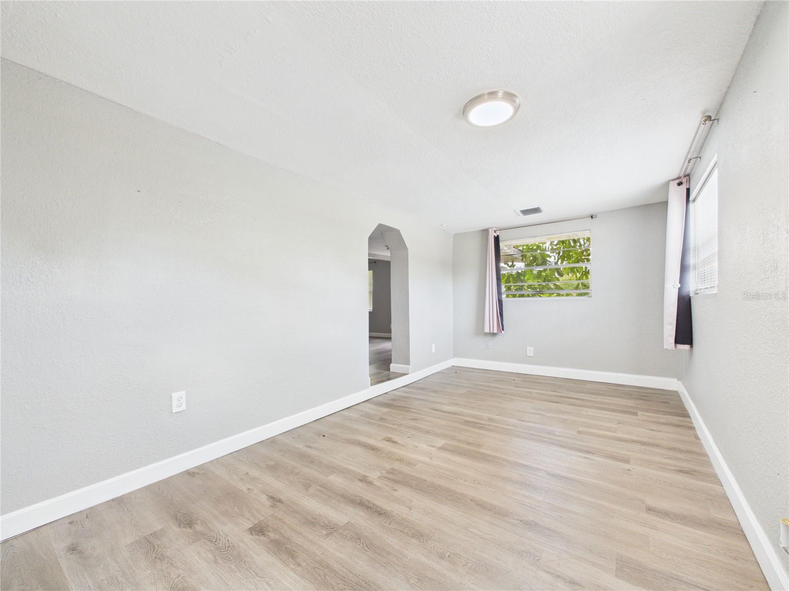 605 S Disston Ave Property Photo 3