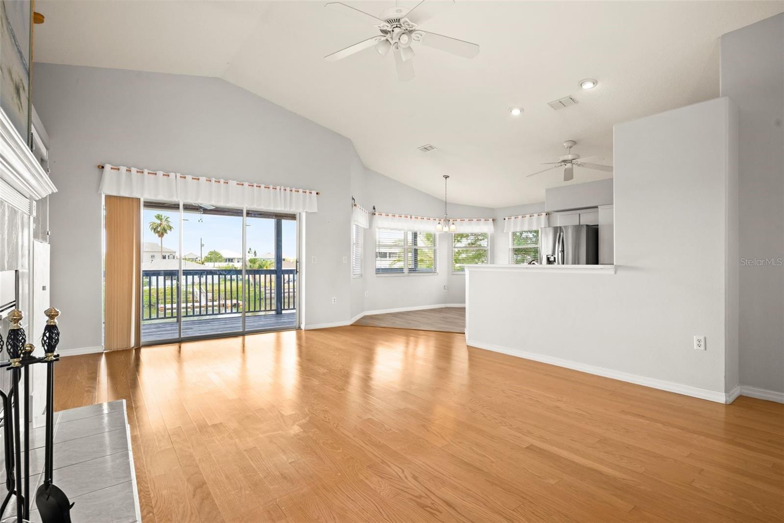 4263 Tahiti Dr Property Photo 8