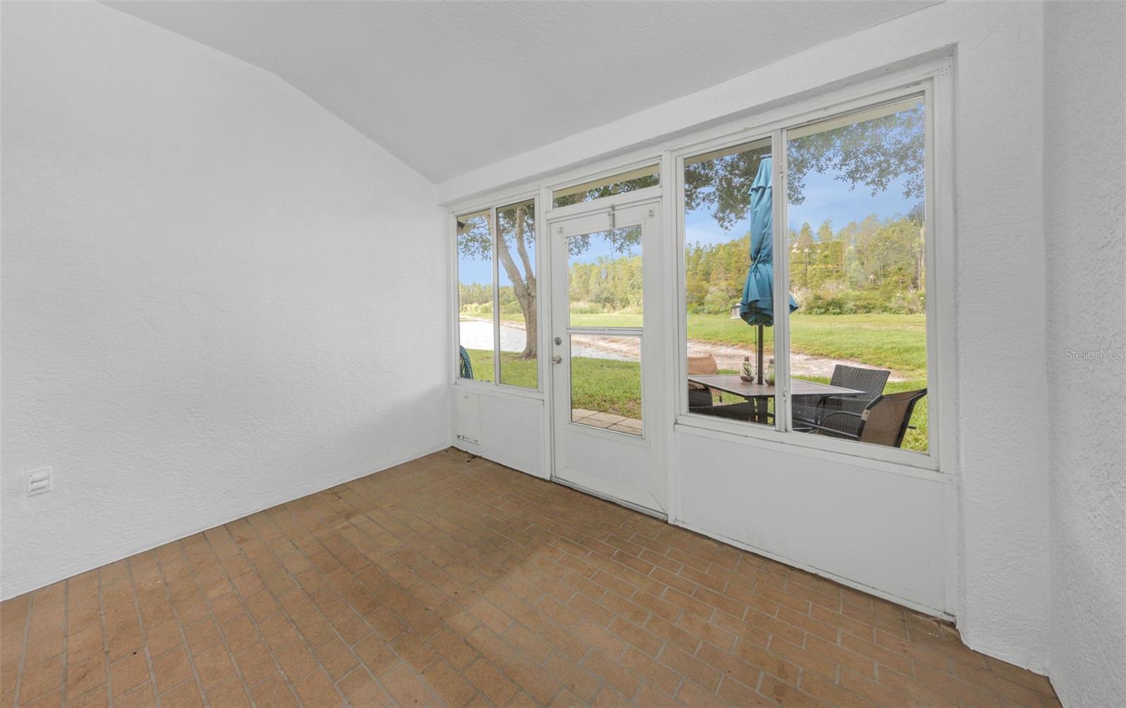19238 Weymouth Dr Property Photo 24