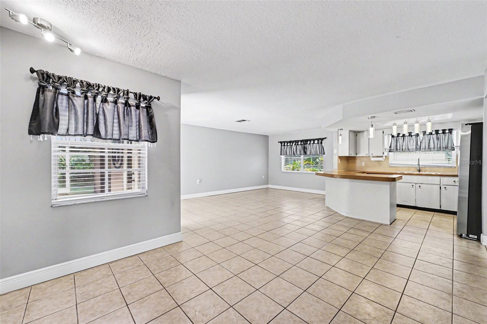 8040 Saybrook Dr Property Photo 5