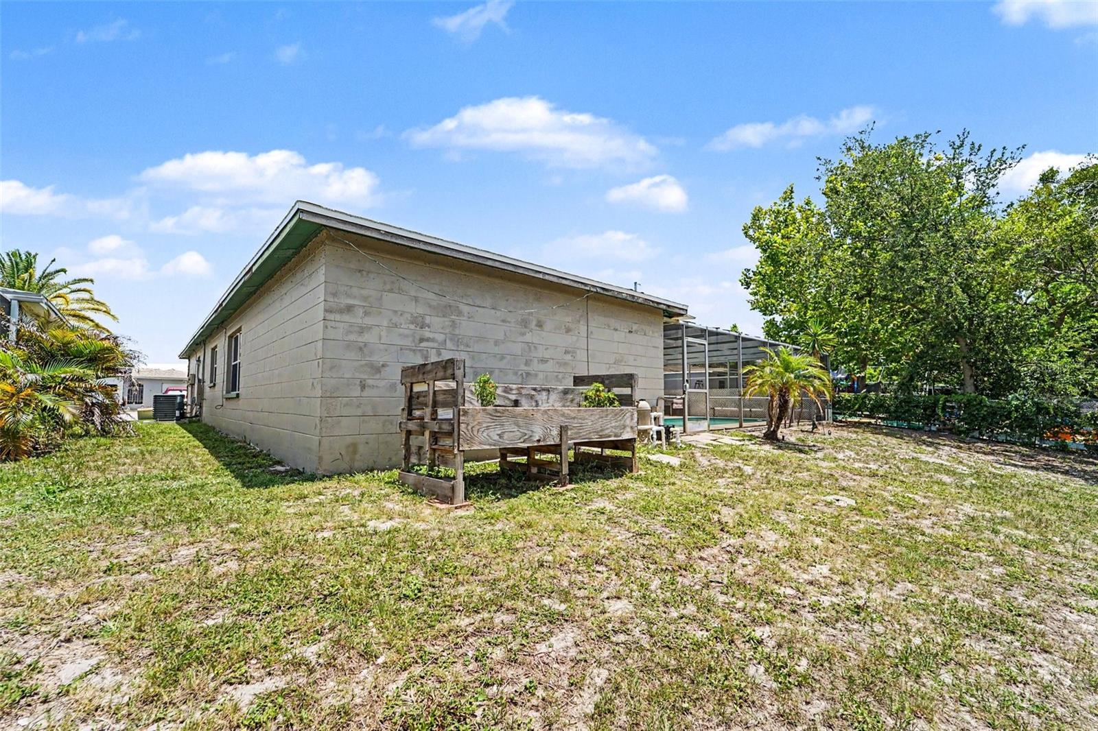 8040 Saybrook Dr Property Photo 16