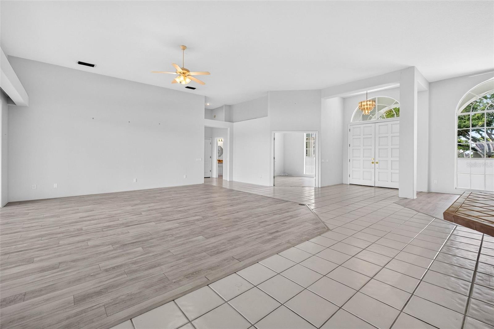 8911 Riverlachen Way Property Photo 16