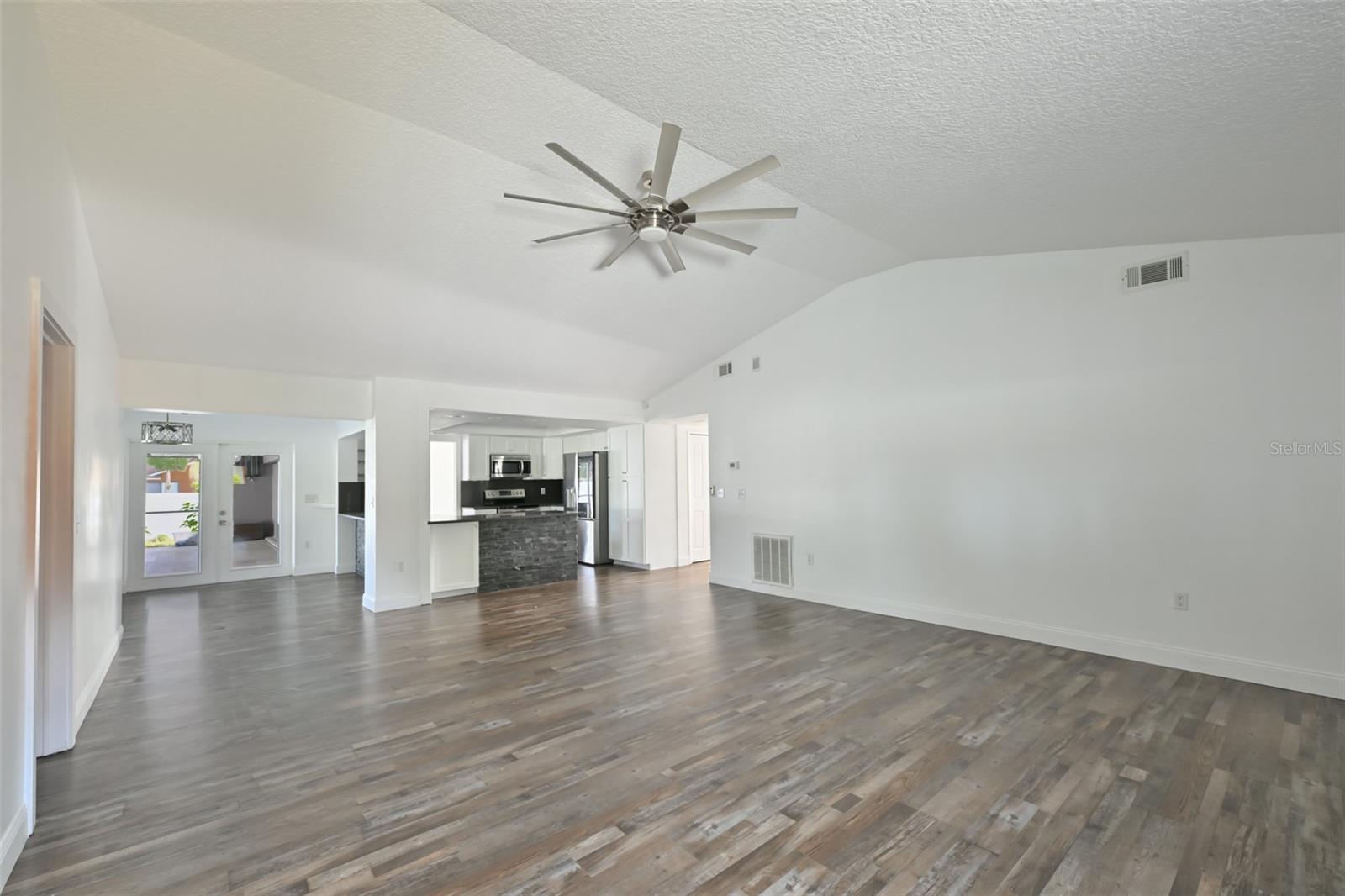 2701 Herndon St Property Photo 6