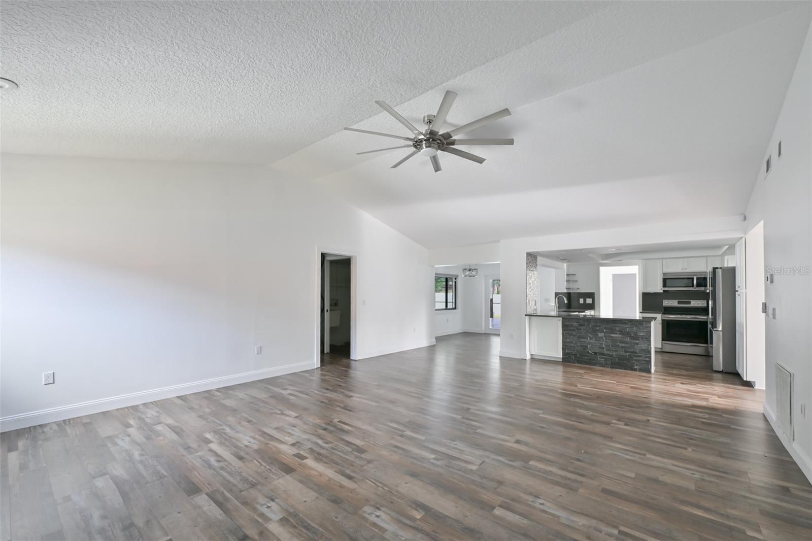 2701 Herndon St Property Photo 8