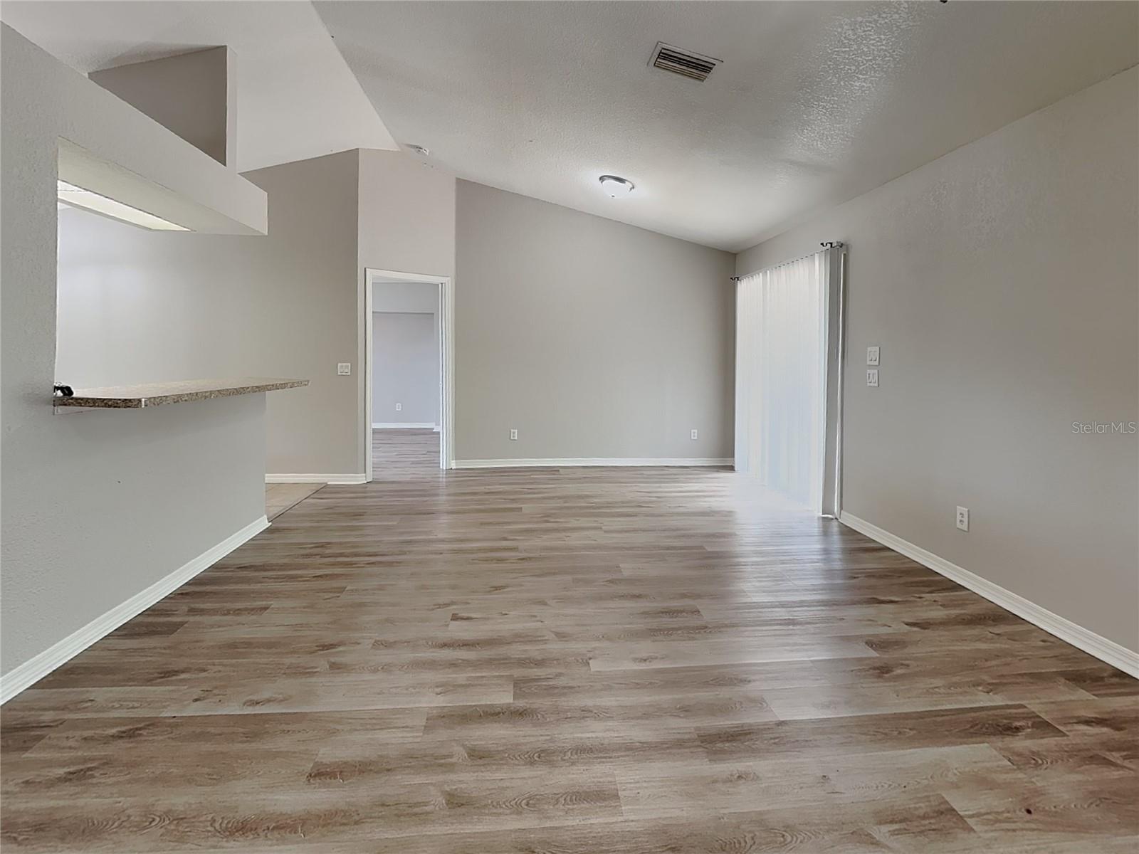 TB8511467 Property Photo 2