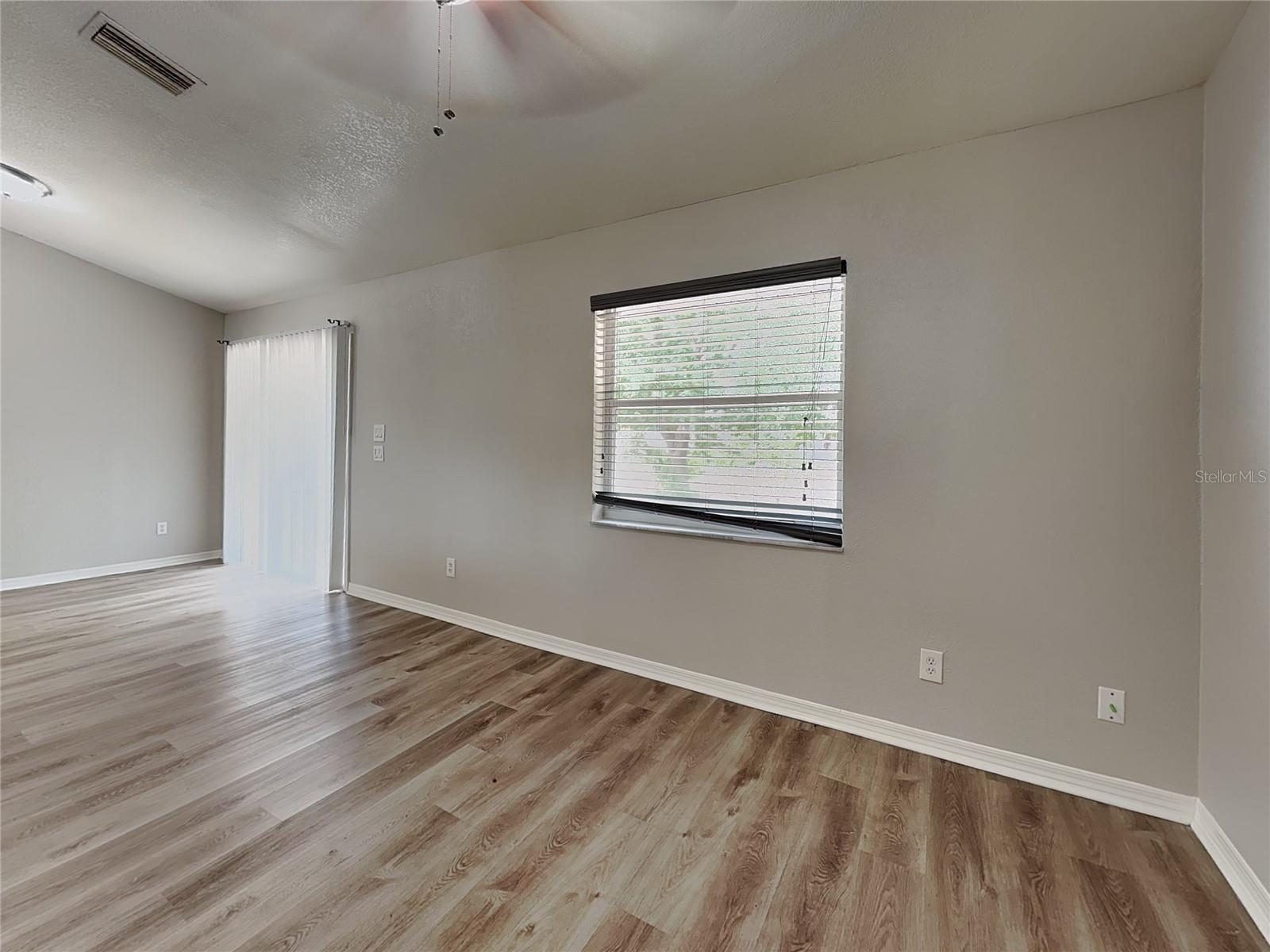 TB8511467 Property Photo 3