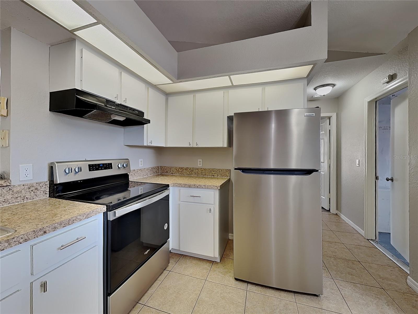 TB8511467 Property Photo 5