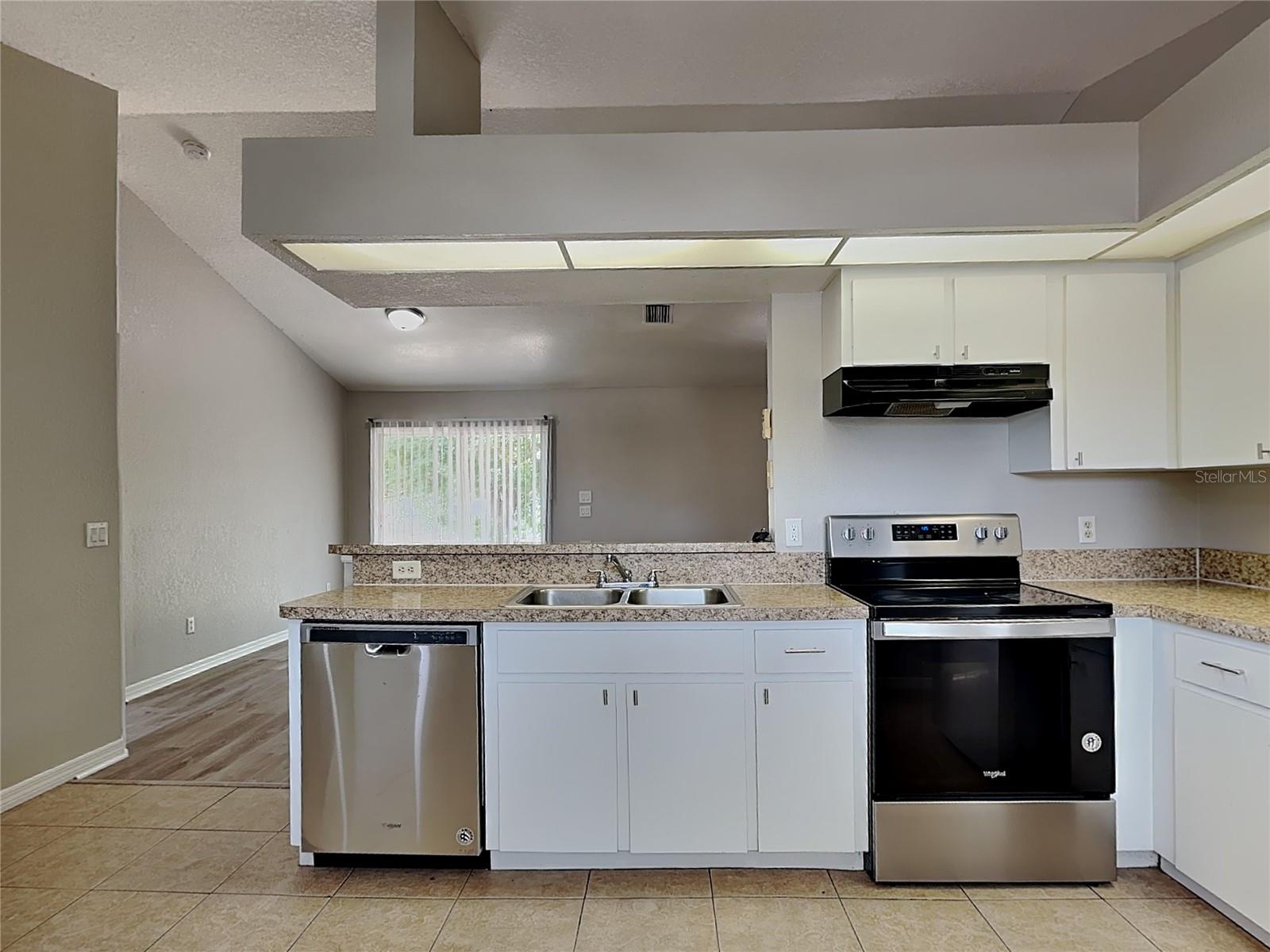 TB8511467 Property Photo 6