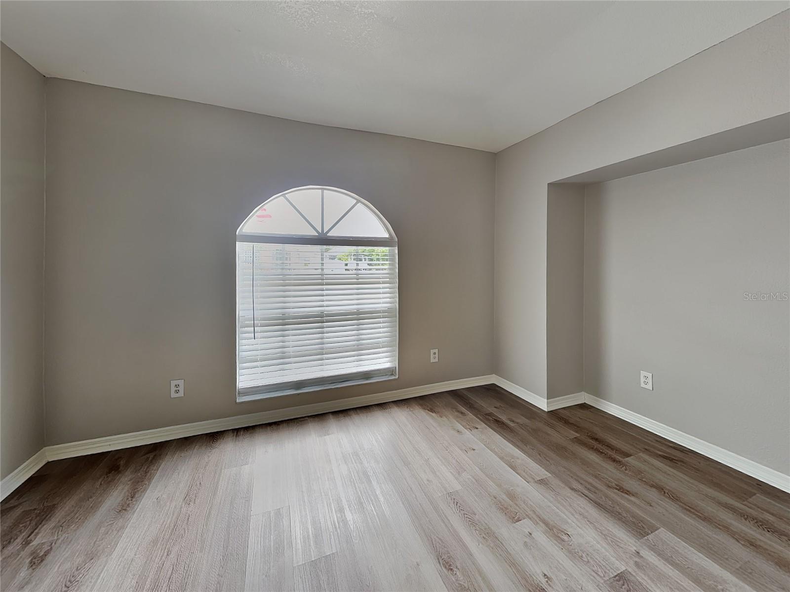 TB8511467 Property Photo 7