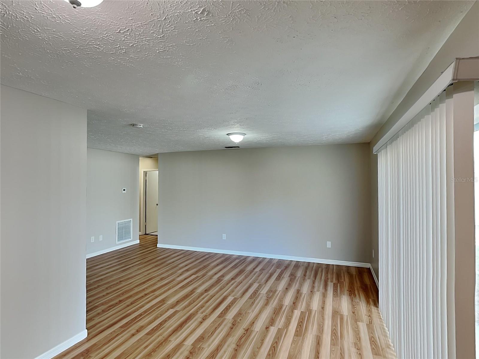 TB8511475 Property Photo 2
