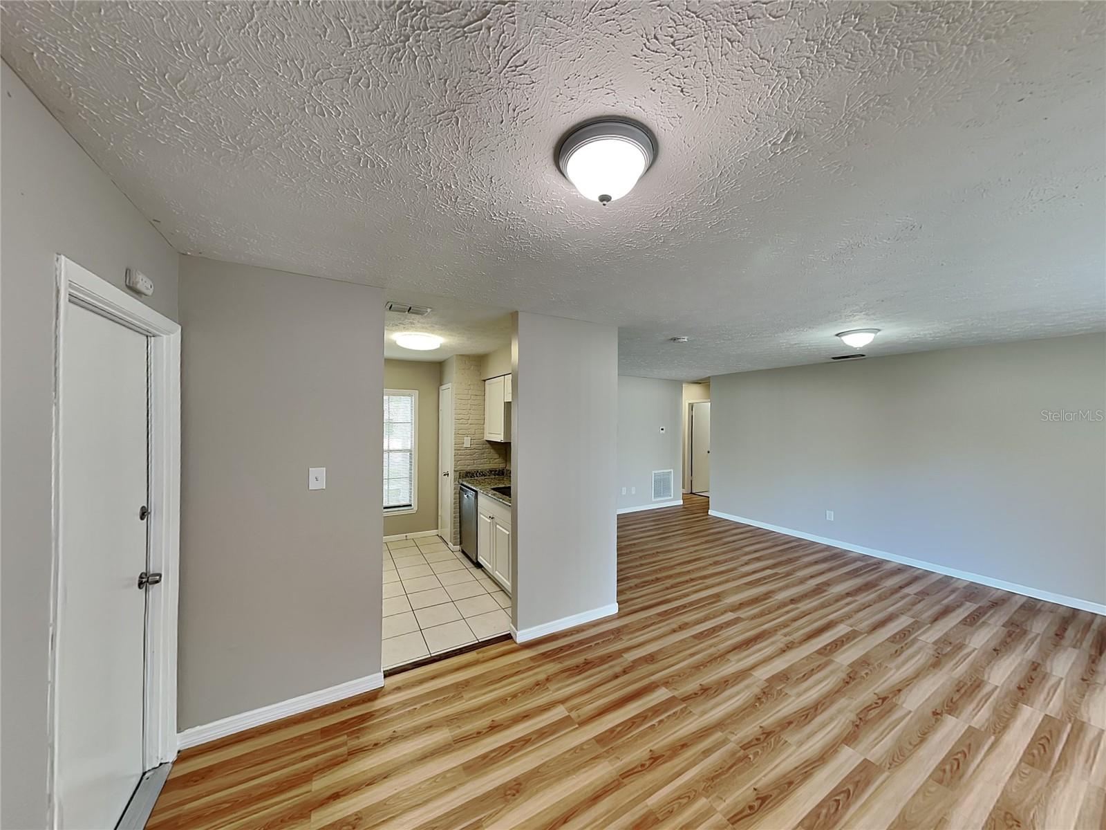 TB8511475 Property Photo 6