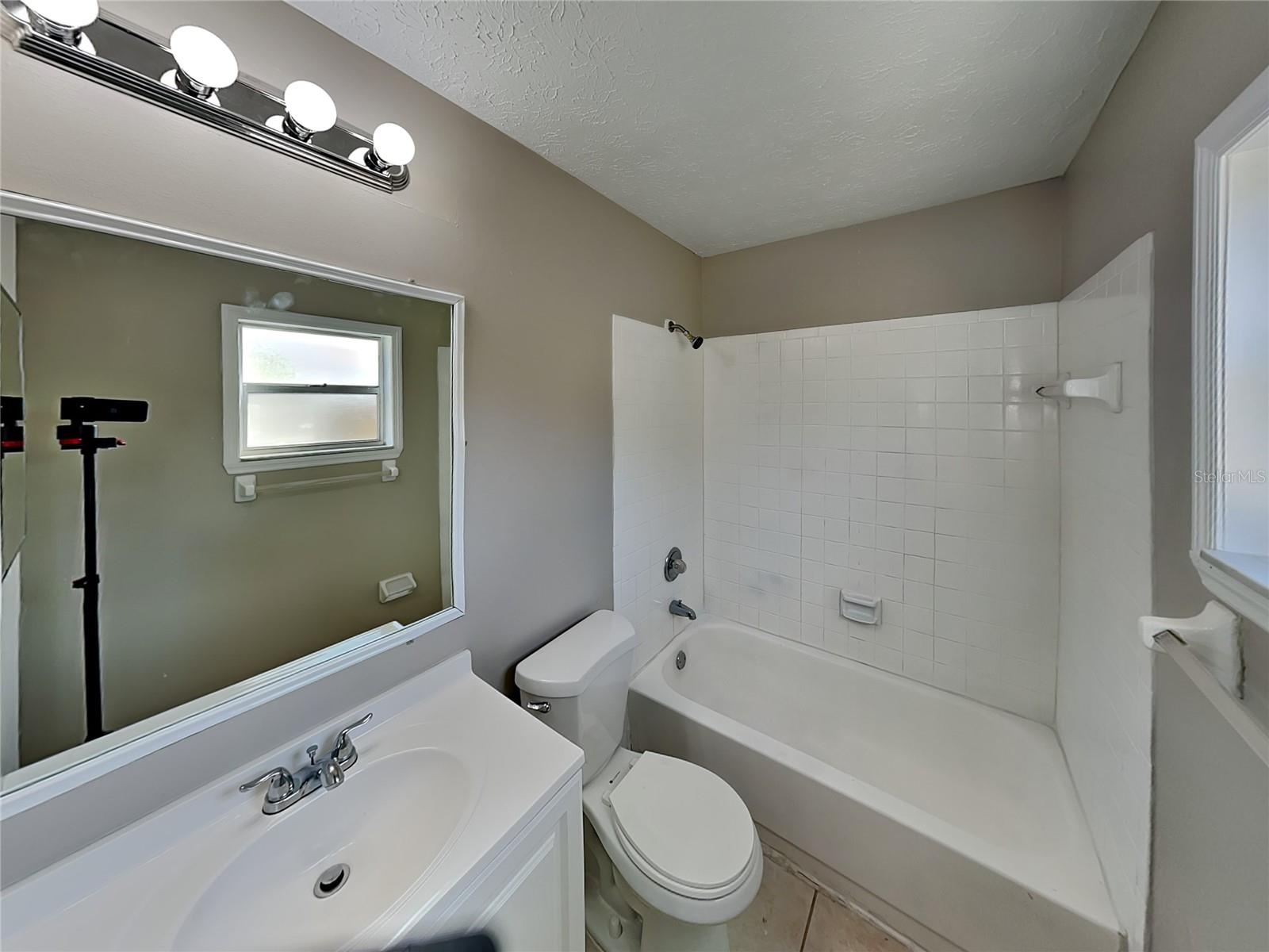 TB8511475 Property Photo 11