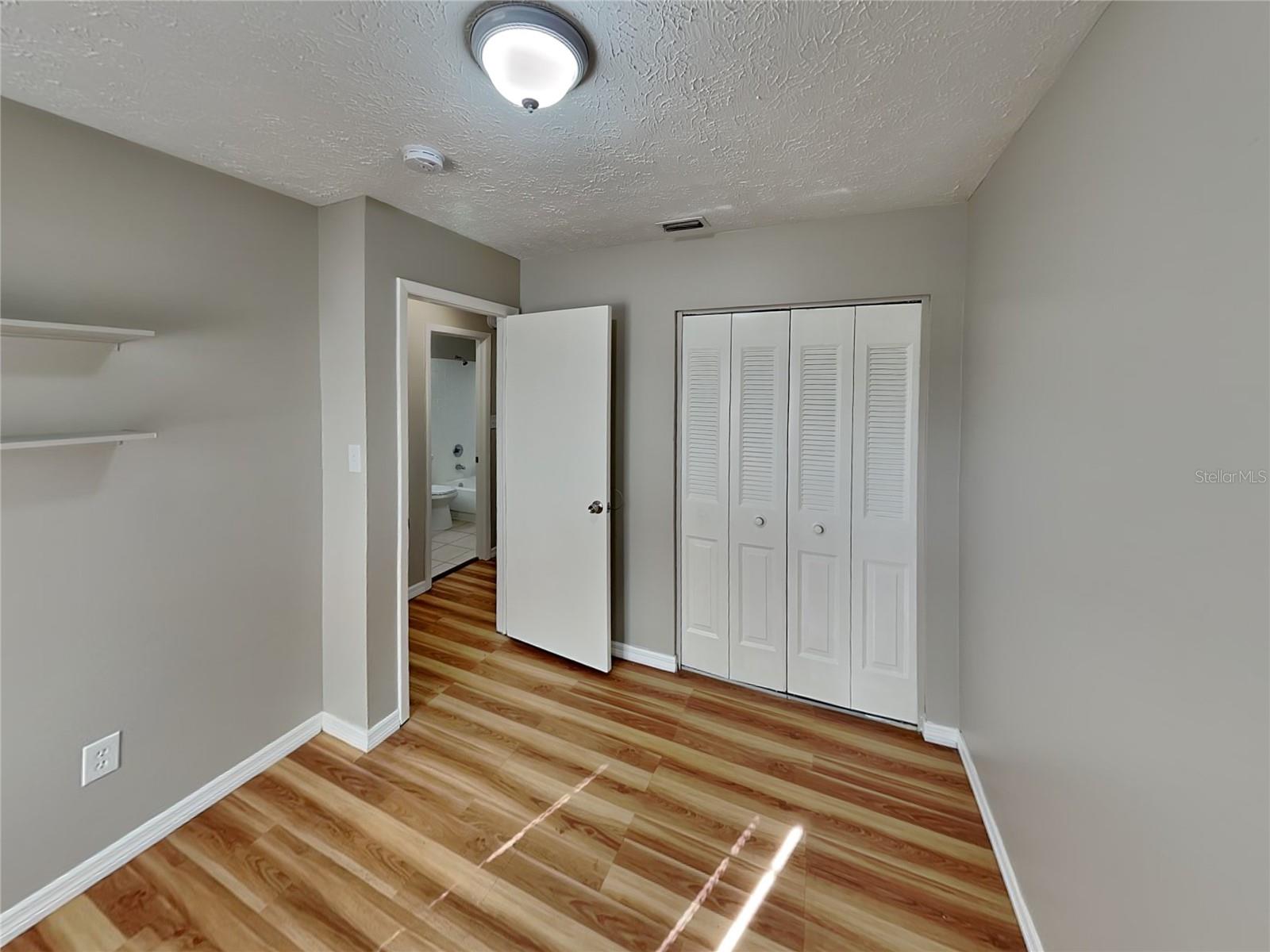 TB8511475 Property Photo 15