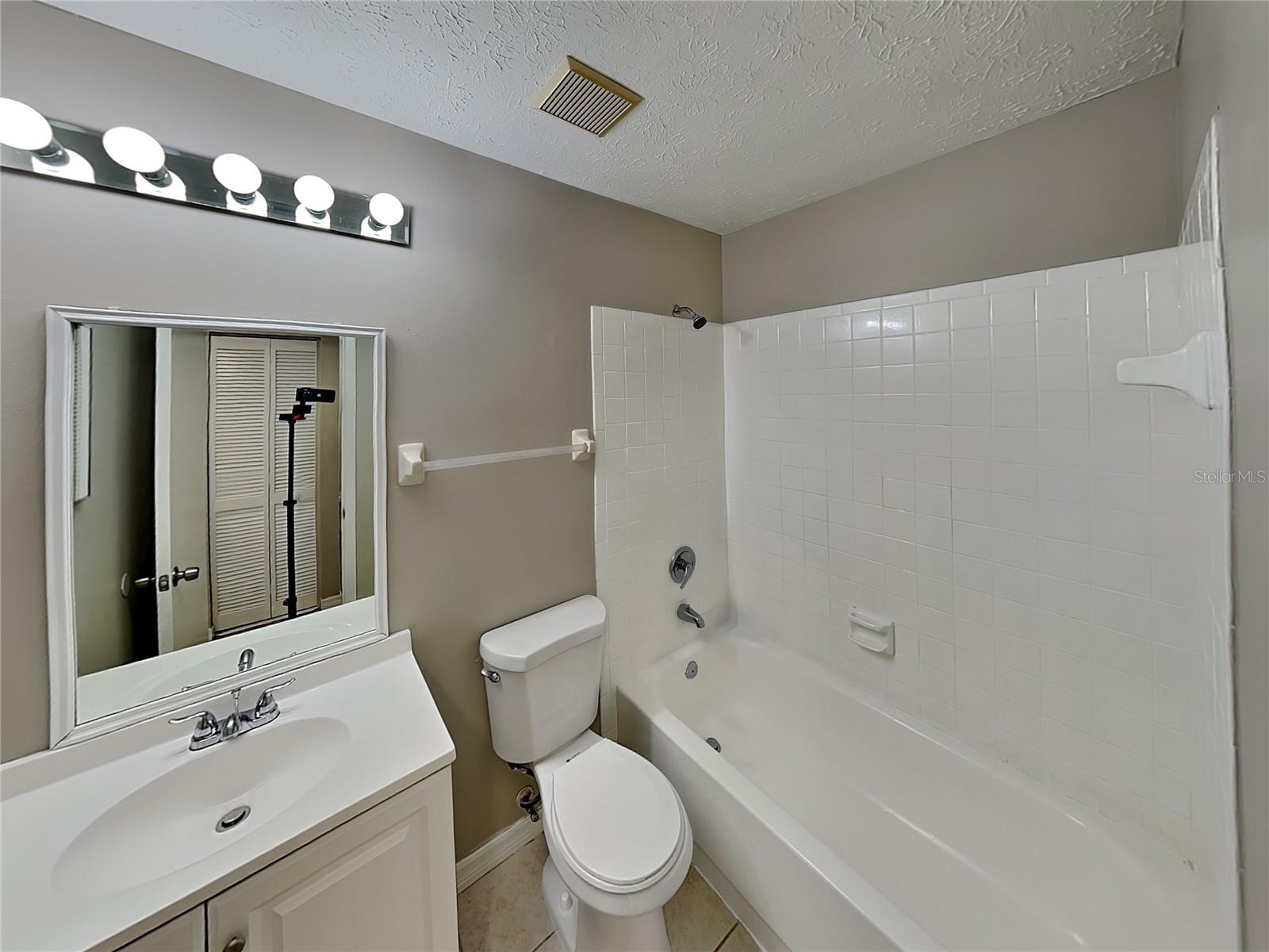TB8511475 Property Photo 16