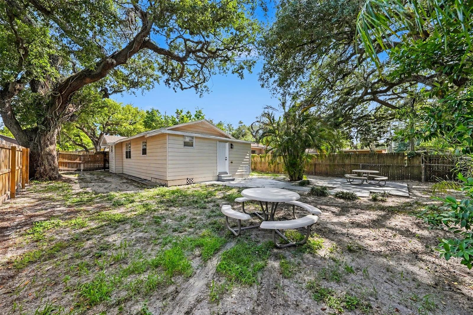 1204 E Cayuga St Property Photo 18